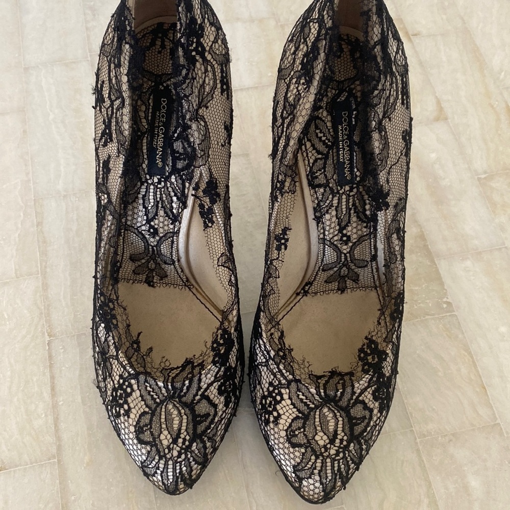 Dolce&Gabbana elegant floral design lace pumps, size 39